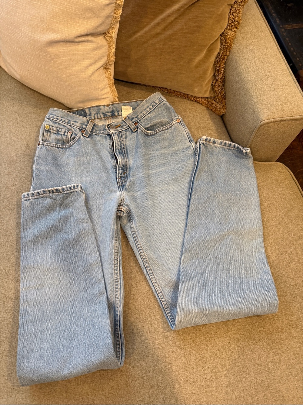 Vintage Light Wash High-Rise Women’s Levi’s Jeans - Blue - Picture 9 of 16